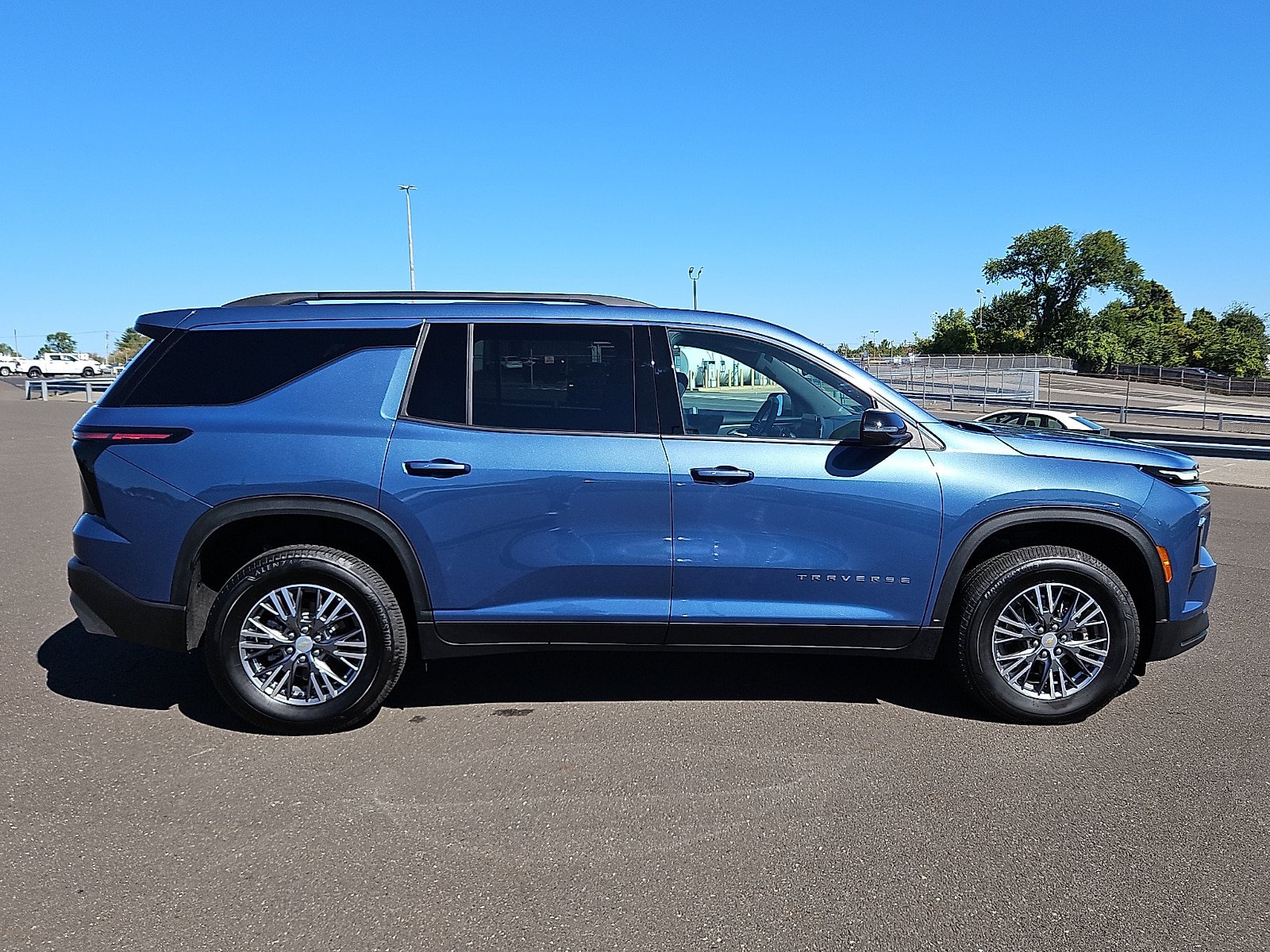 Used 2026 Chevrolet Traverse LT FWD image 7