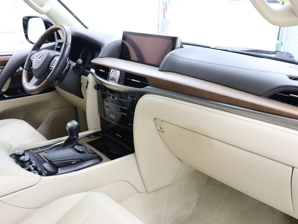 Used 2017 Lexus LX 570 4WD w/ Luxury Package image 30