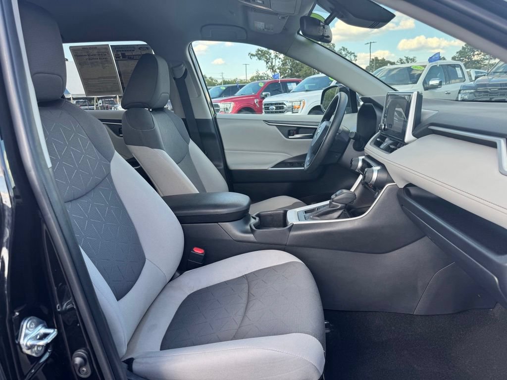 Used 2025 Toyota RAV4 XLE AWD/4WD image 16