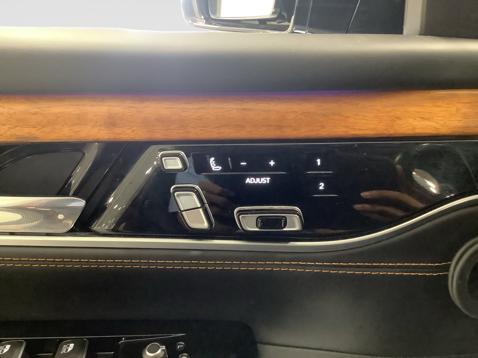 Used 2022 Jeep Grand Wagoneer Series III AWD/4WD image 19