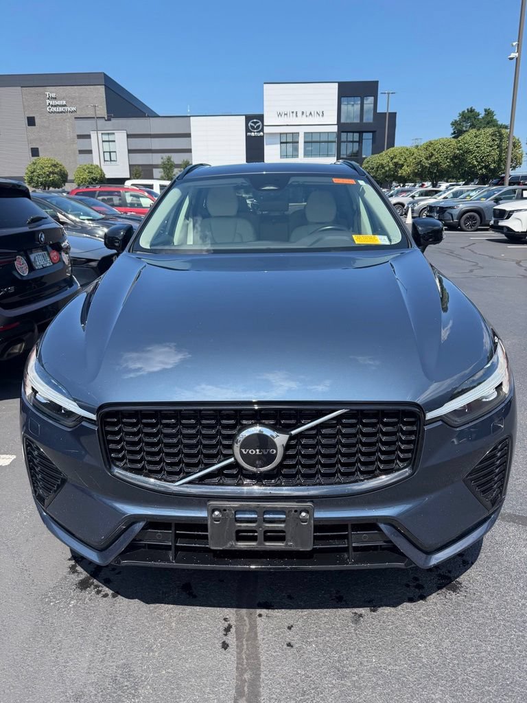 Used 2023 Volvo XC60 B5 Plus w/ Climate Package AWD/4WD image 4