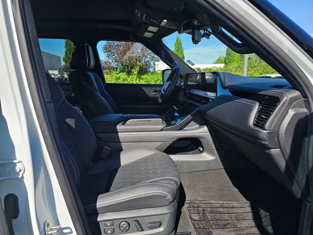 Used 2025 INFINITI QX80 Autograph AWD/4WD image 11