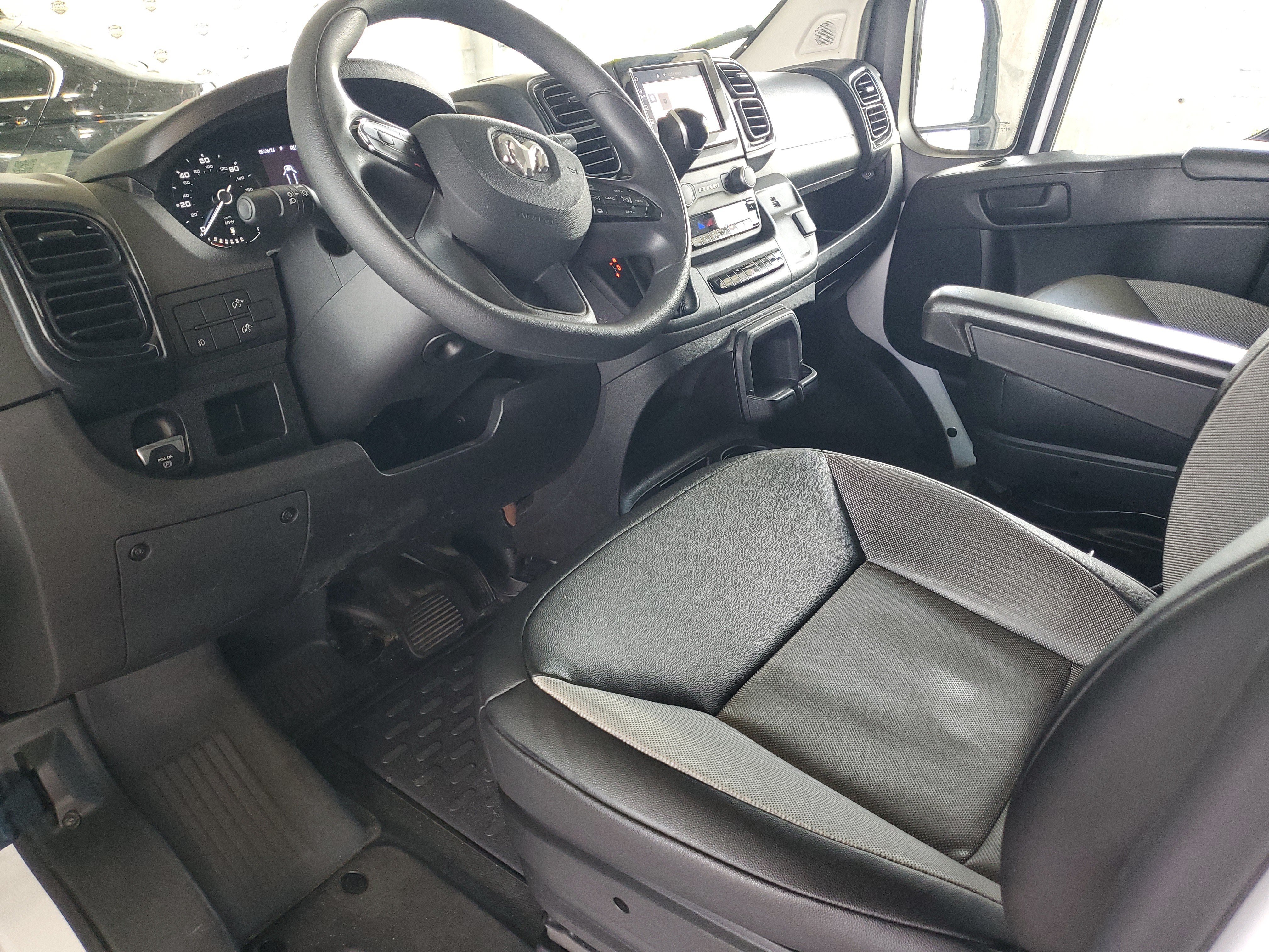 Used 2025 RAM ProMaster 2500 w/ Convenience Group FWD image 16