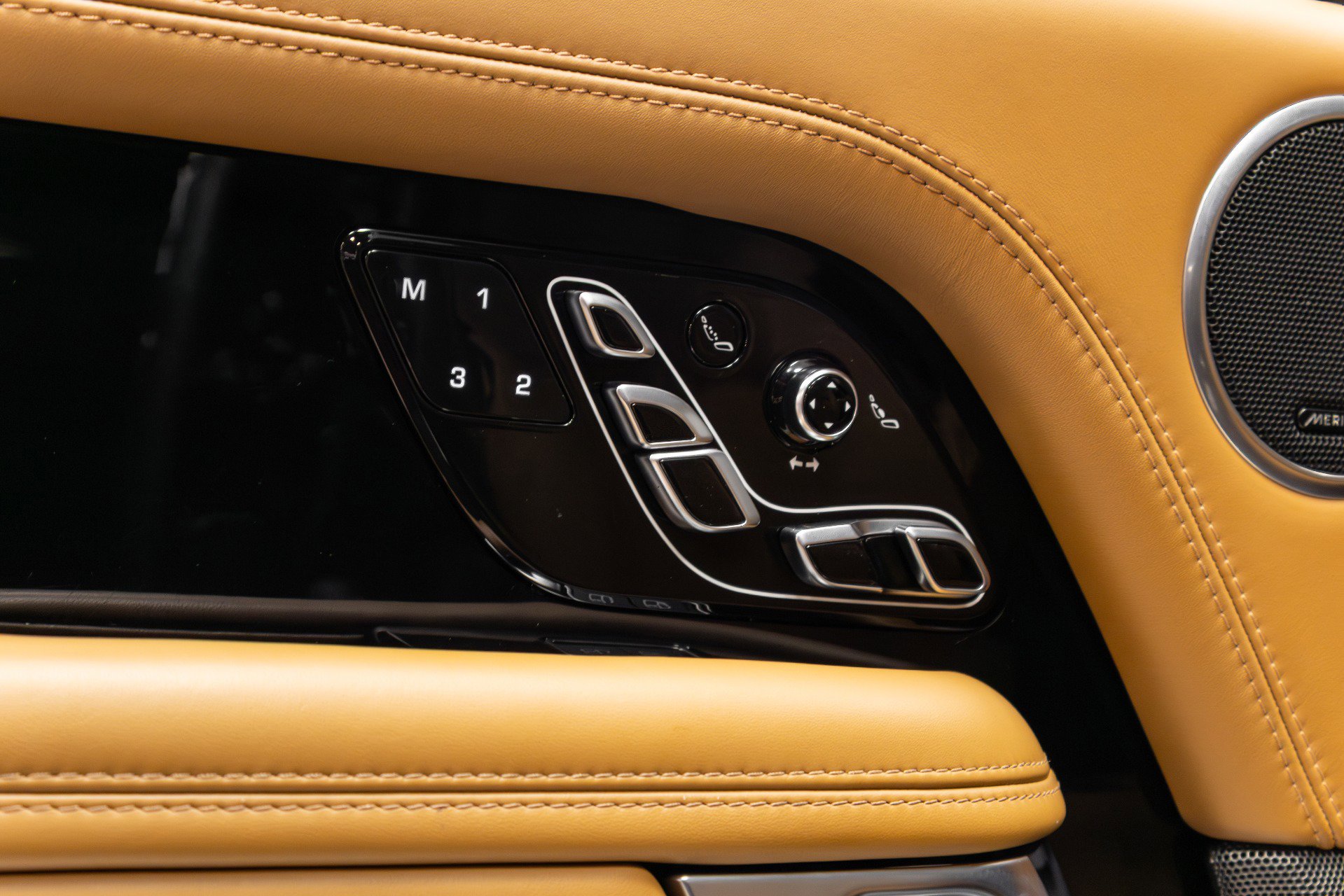 Used 2022 Land Rover Range Rover Autobiography image 44