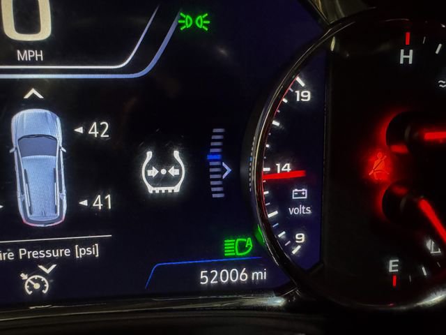 Used 2020 GMC Acadia SLT w/ Driver Alert Package II image 19