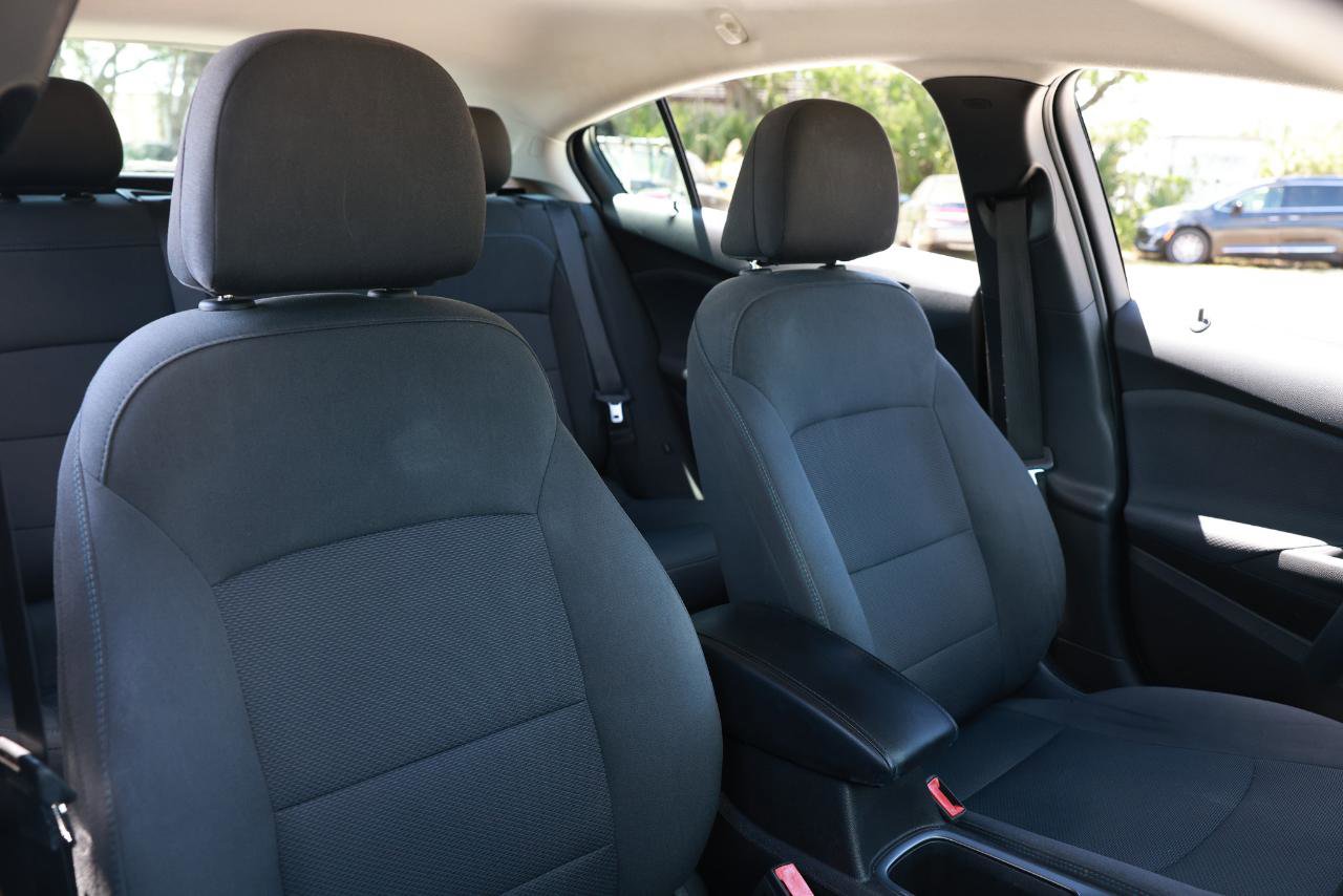 Used 2018 Chevrolet Cruze LT image 16
