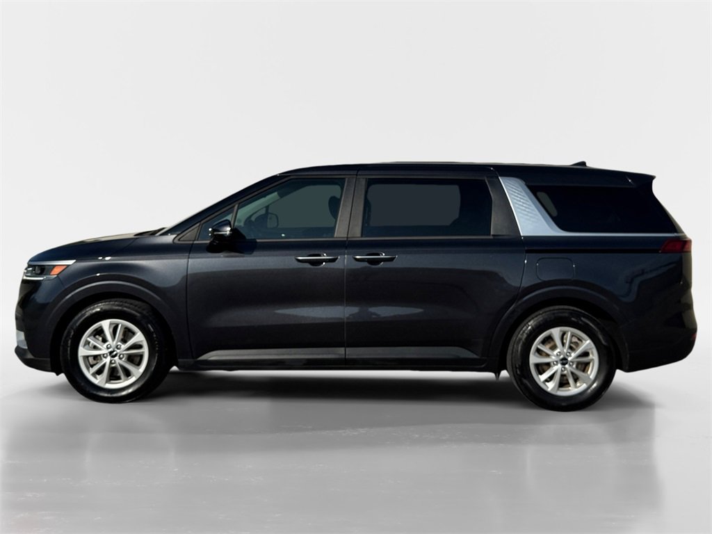 Used 2022 Kia Carnival LX image 4