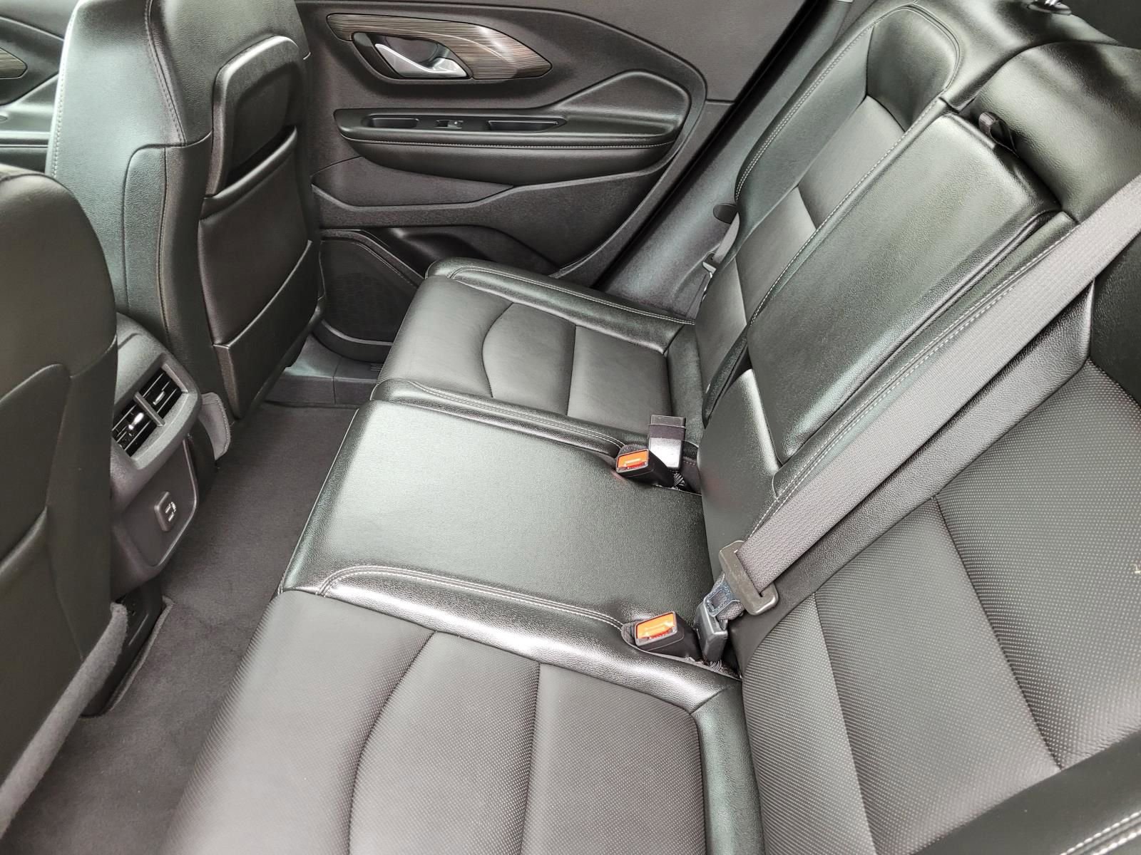 Used 2024 GMC Terrain SLT image 16