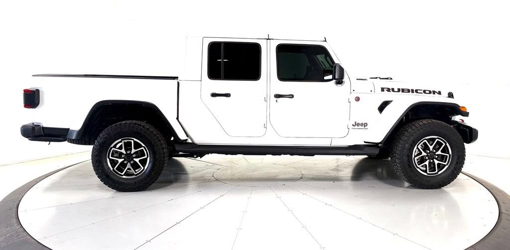 Used 2025 Jeep Gladiator Rubicon w/ Convenience Group AWD/4WD image 3