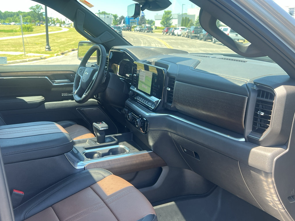 Used 2025 Chevrolet Silverado 1500 High Country AWD/4WD image 29