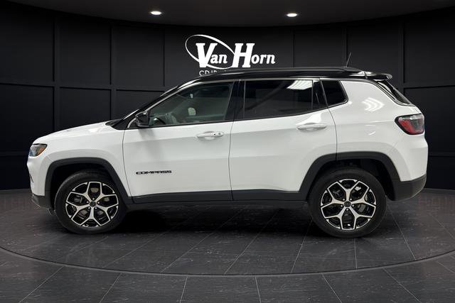 Used 2025 Jeep Compass Limited AWD/4WD image 4