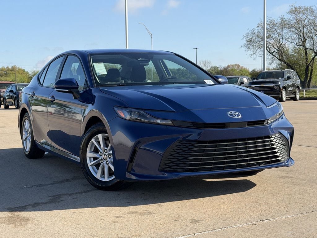 Used 2025 Toyota Camry LE FWD image 2