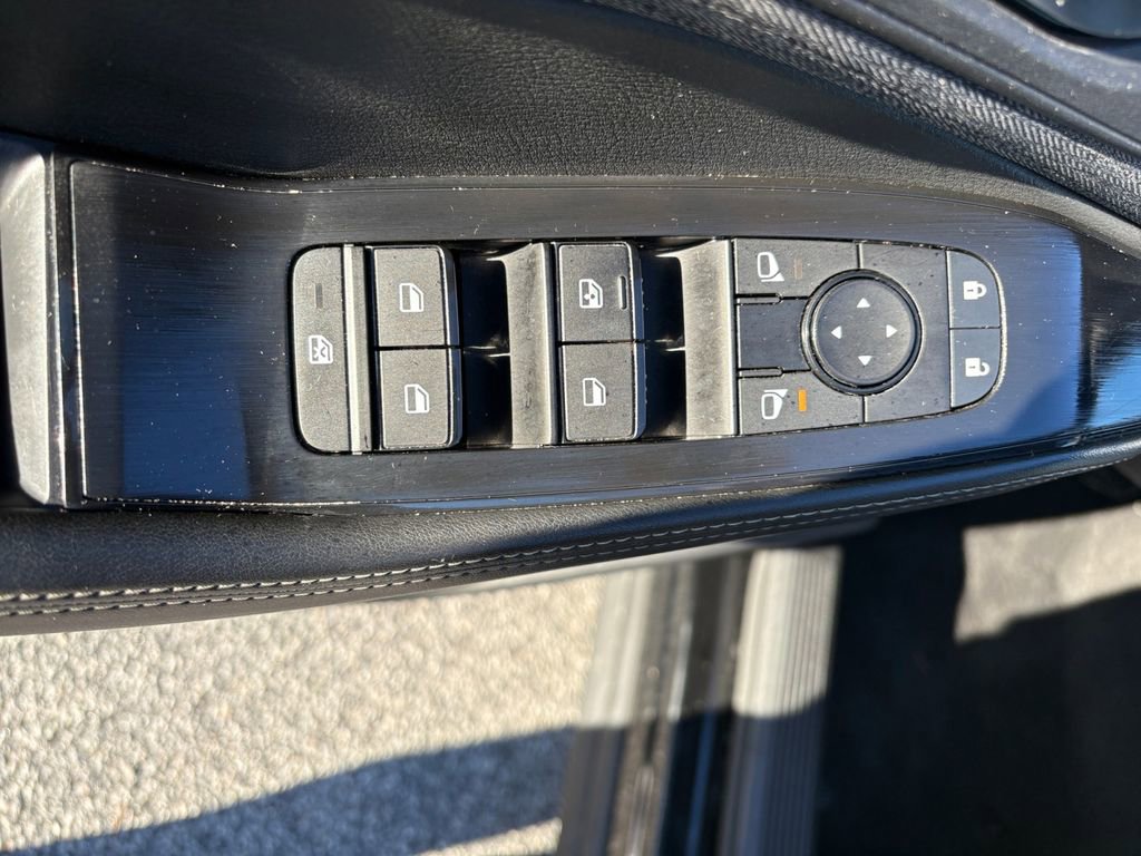 Used 2023 Nissan Rogue SV image 13