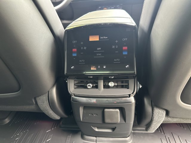 New 2026 Cadillac Vistiq Sport w/ LPO, Floor Liner Package image 33