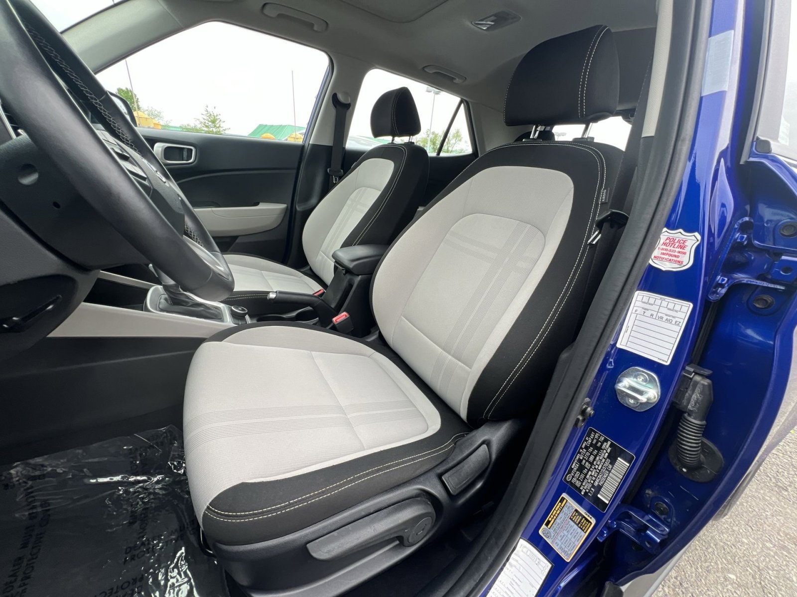 Used 2025 Hyundai Venue SEL FWD image 21