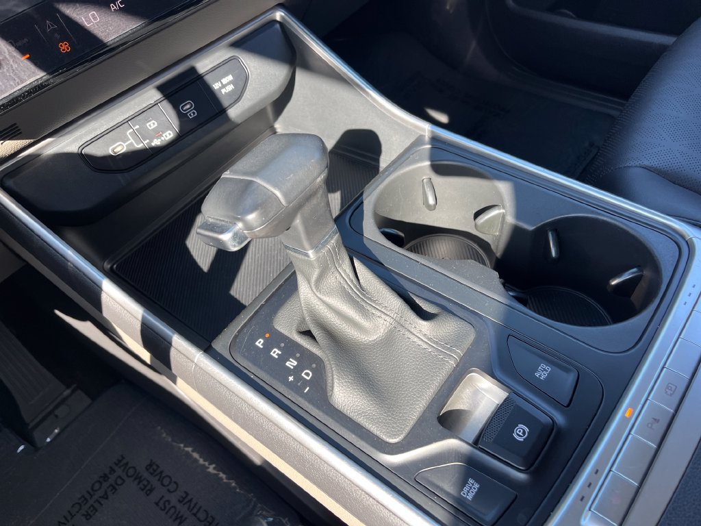 Used 2025 Kia Carnival FWD image 40