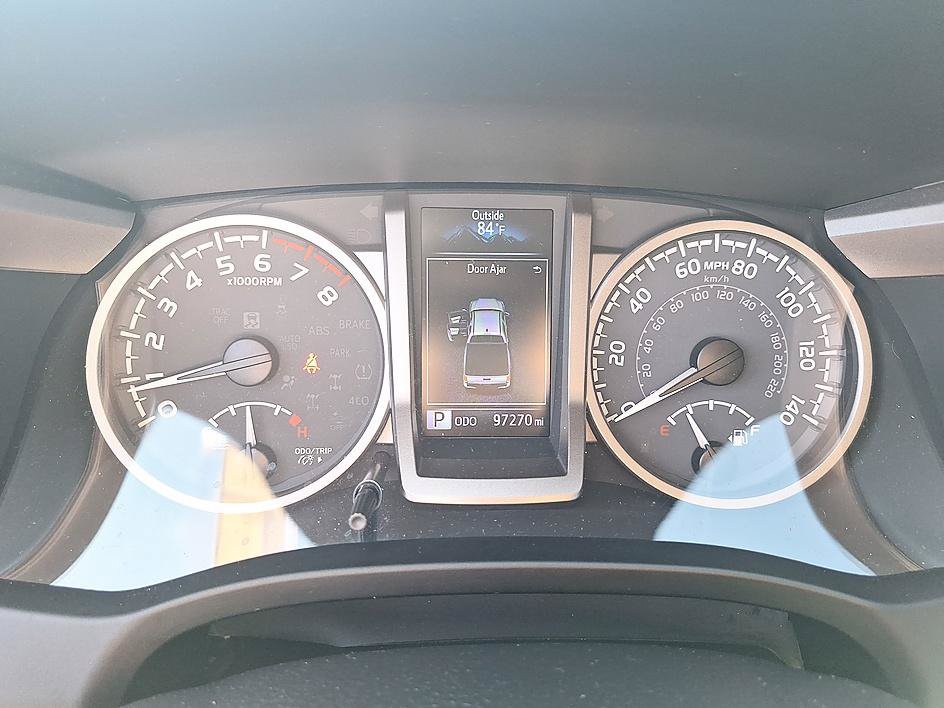 Used 2021 Toyota Tacoma SR5 RWD image 14