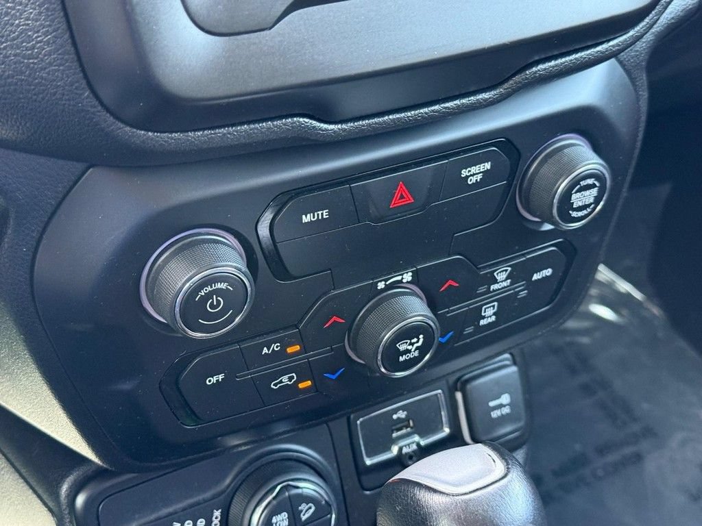 Certified 2020 Jeep Renegade Trailhawk AWD/4WD image 19