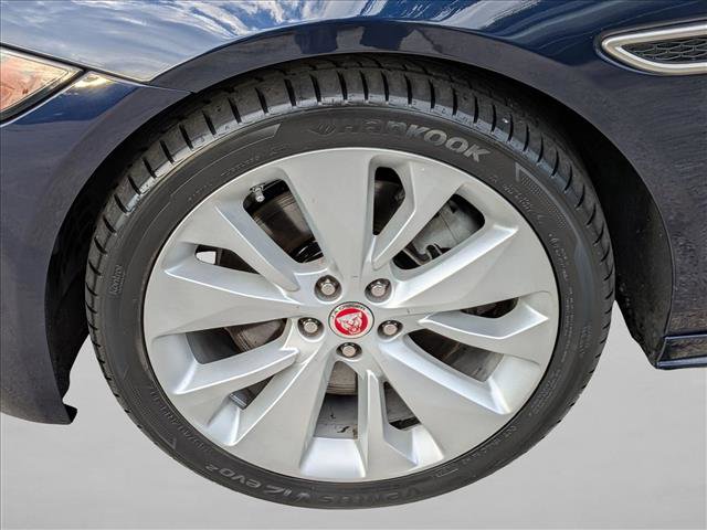 Used 2022 Jaguar XF R-Dynamic SE image 25