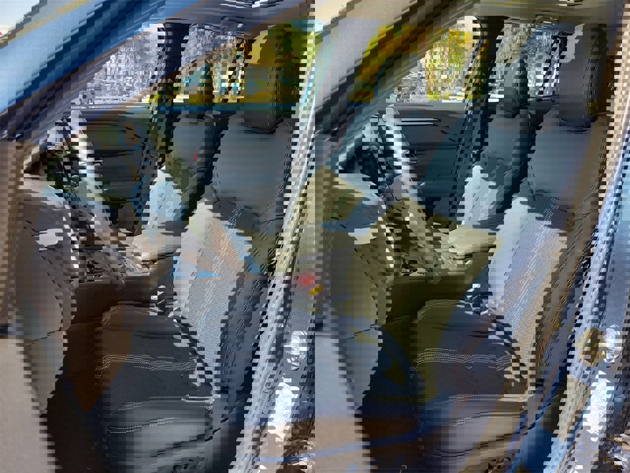 Used 2025 MAZDA CX-50 AWD 2.5 S w/ Premium Package image 17