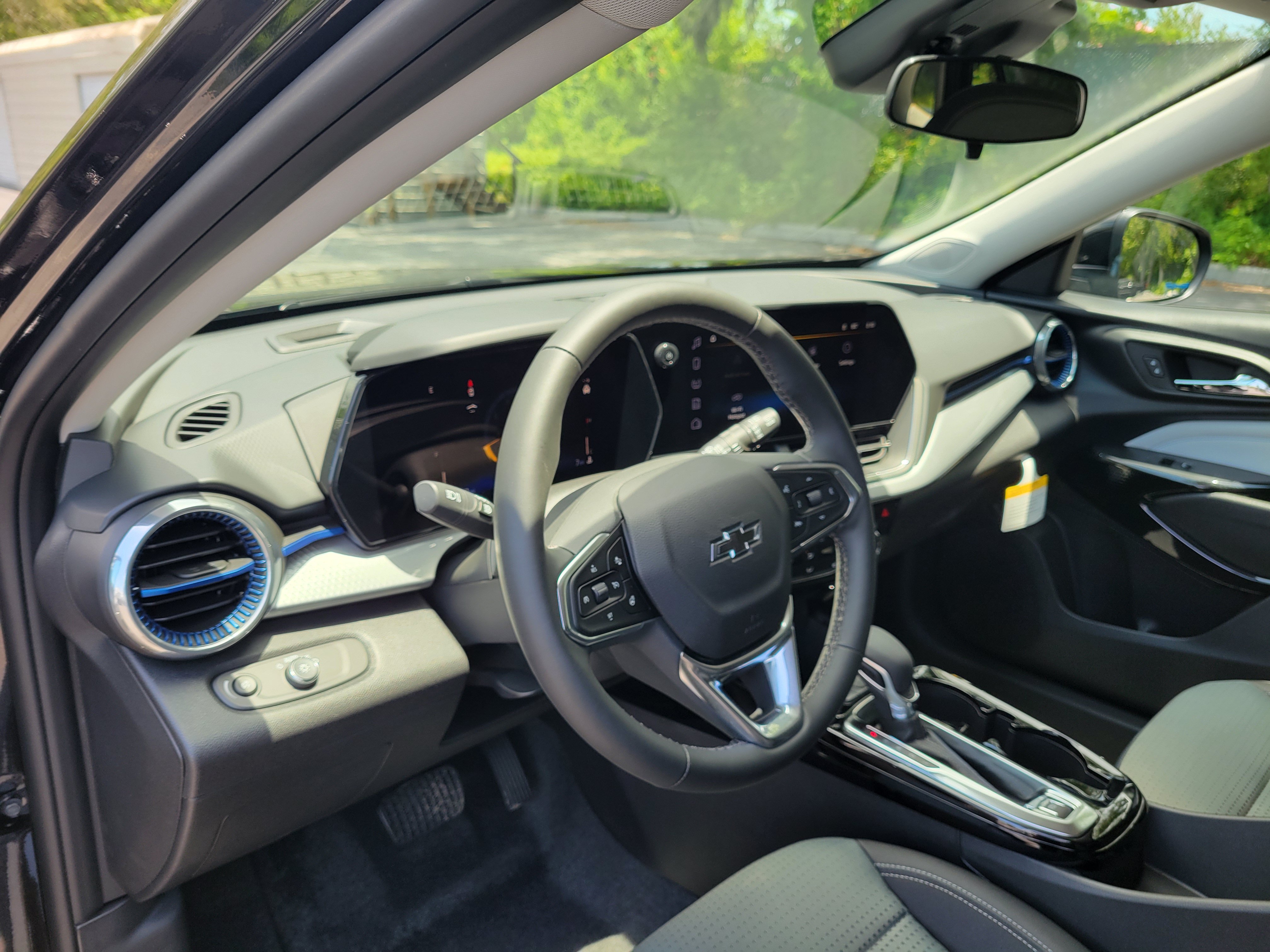 New 2026 Chevrolet Trax LT w/ Driver Confidence Package FWD image 25