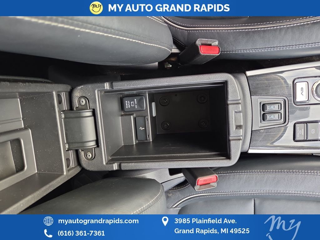 Used 2018 Mitsubishi Outlander SEL image 29