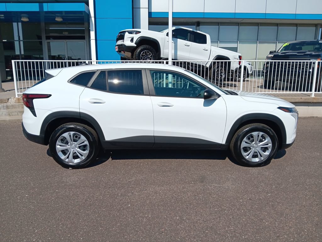 Used 2026 Chevrolet Trax LS FWD image 6