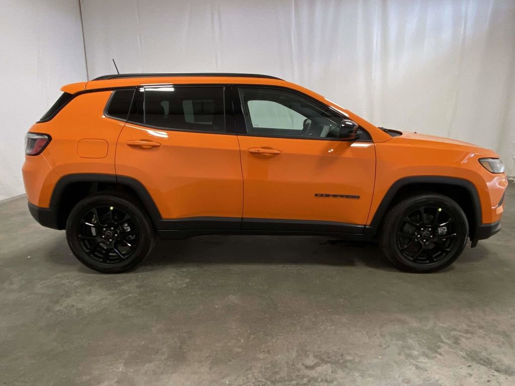 New 2026 Jeep Compass Latitude image 2