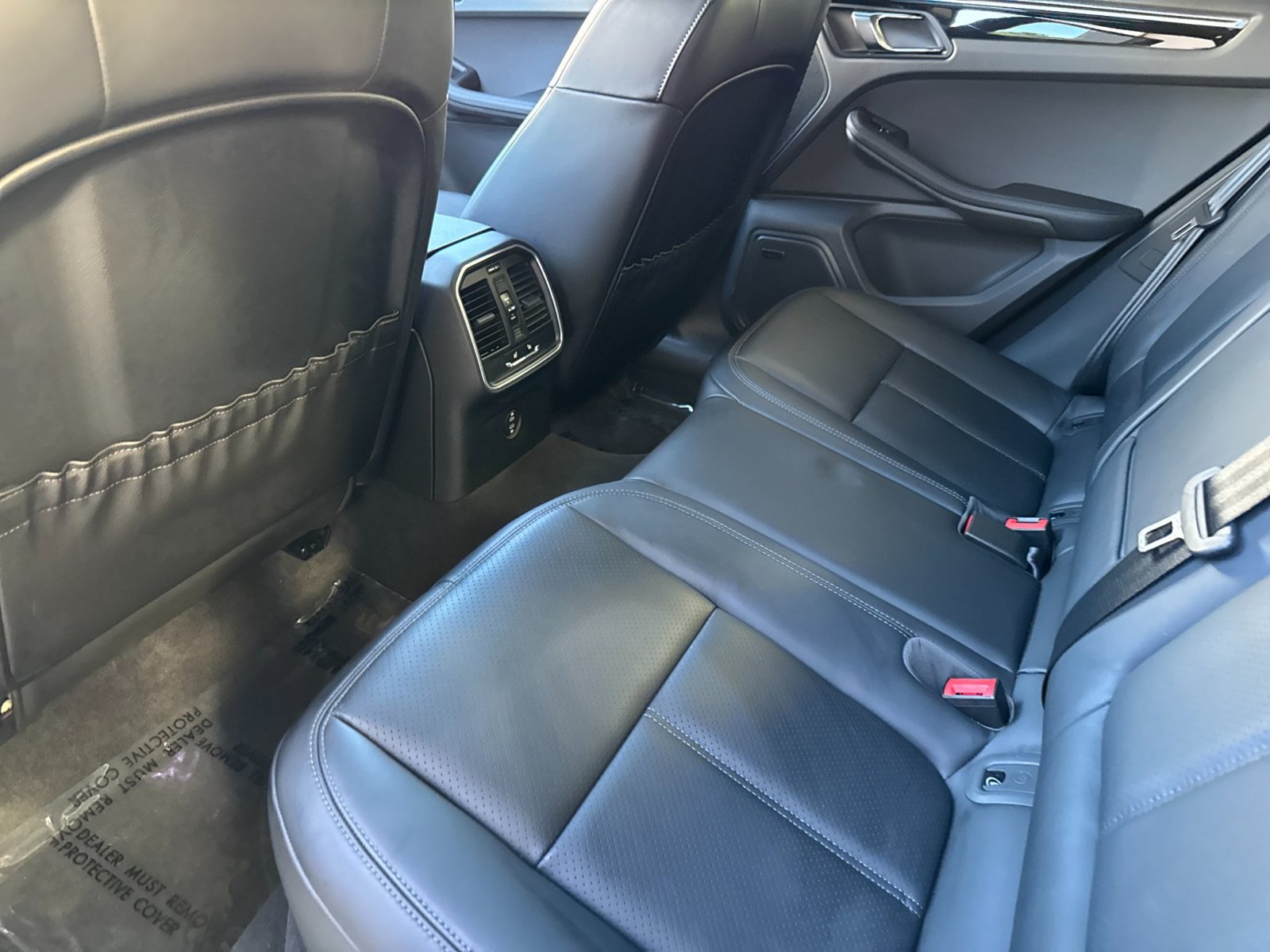 Certified 2025 Porsche Macan AWD/4WD image 14