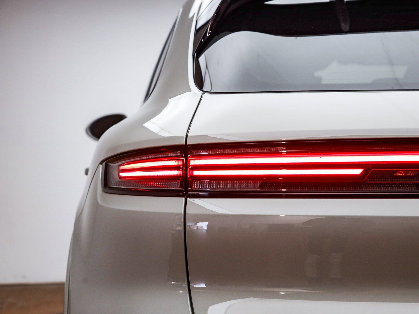 Used 2025 Porsche Cayenne E-Hybrid image 8