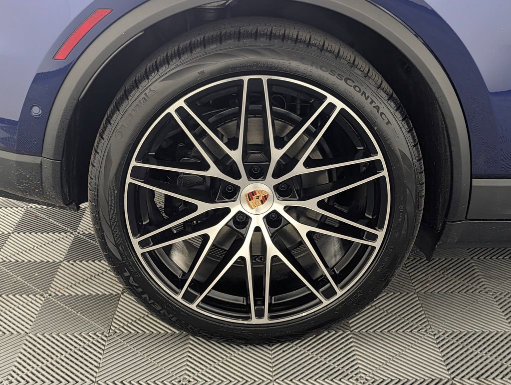 New 2026 Porsche Macan 4 Electric image 13