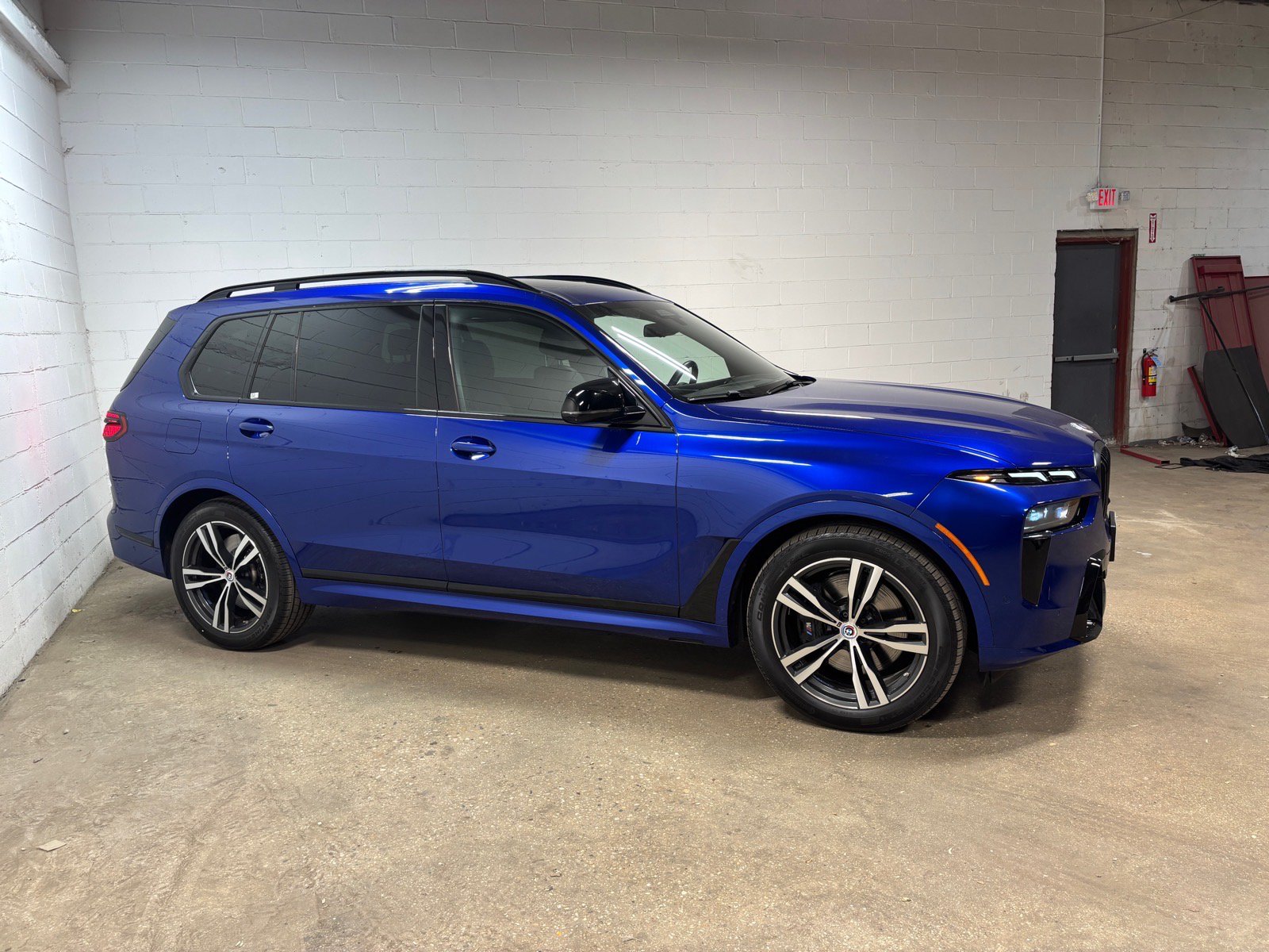 Used 2023 BMW X7 M60i w/ Executive Package AWD/4WD image 5