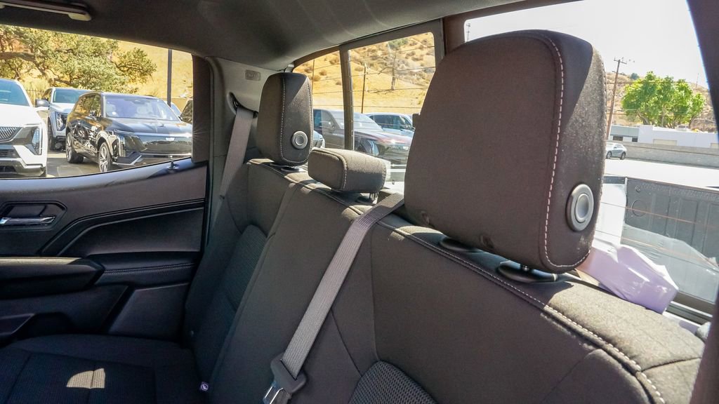 Used 2025 GMC Canyon Elevation image 17