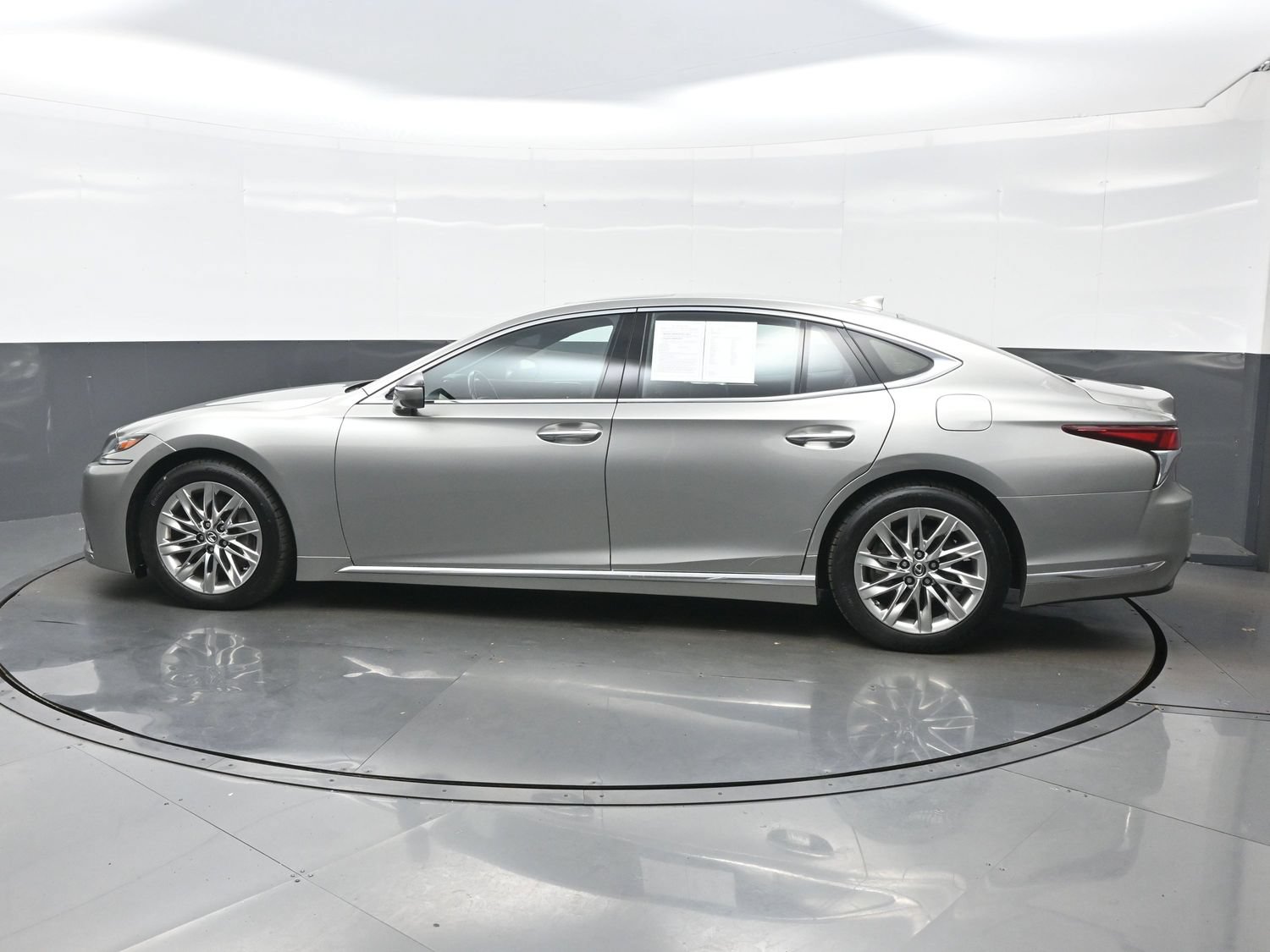 Used 2019 Lexus LS 500 AWD w/ Accessory Package (Z2) image 3