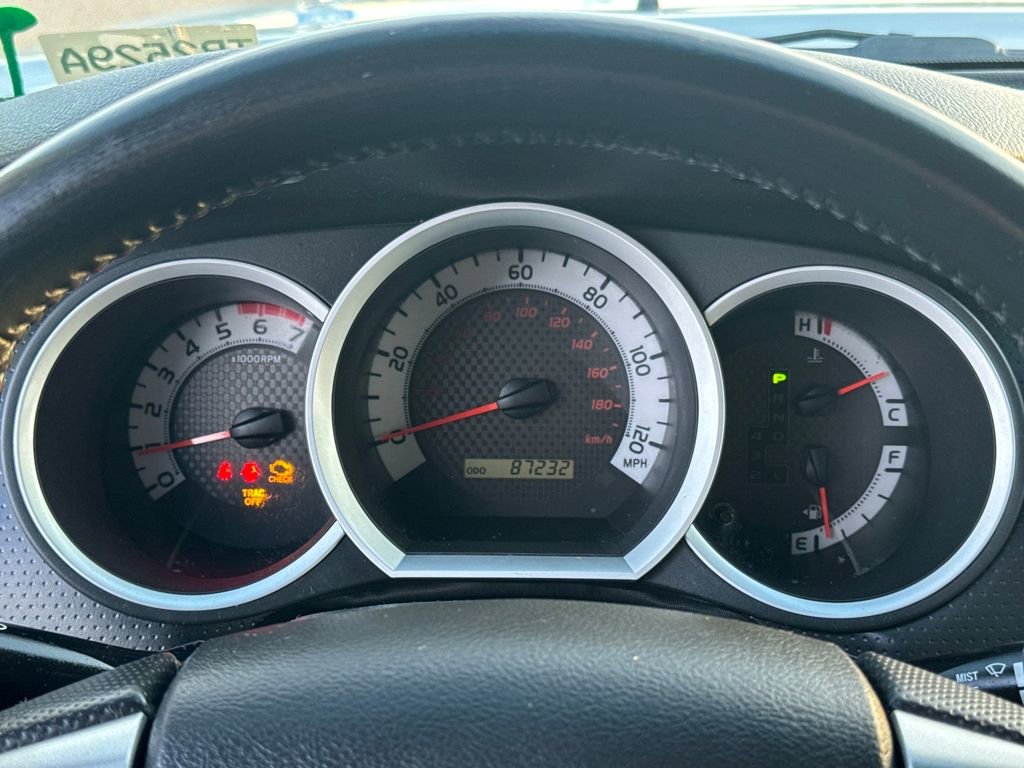 Used 2015 Toyota Tacoma 4x4 Access Cab V6 w/ TRD Sport Package image 22