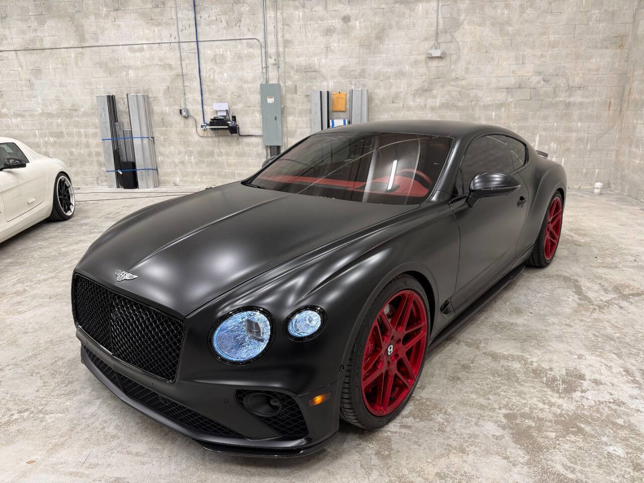 Used 2021 Bentley Continental GT image 1
