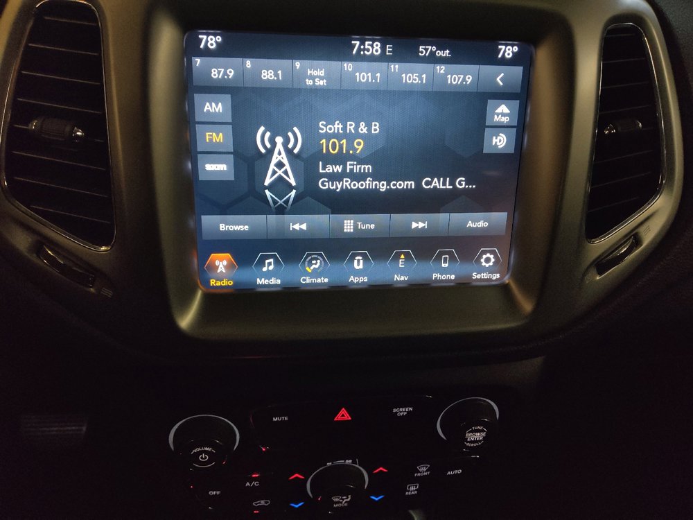 Used 2017 Jeep Compass Latitude w/ Popular Equipment Group FWD image 25