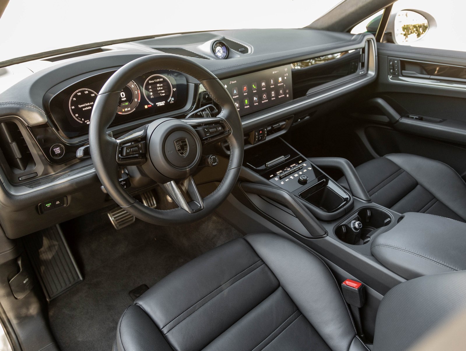 Used 2025 Porsche Cayenne Turbo image 4