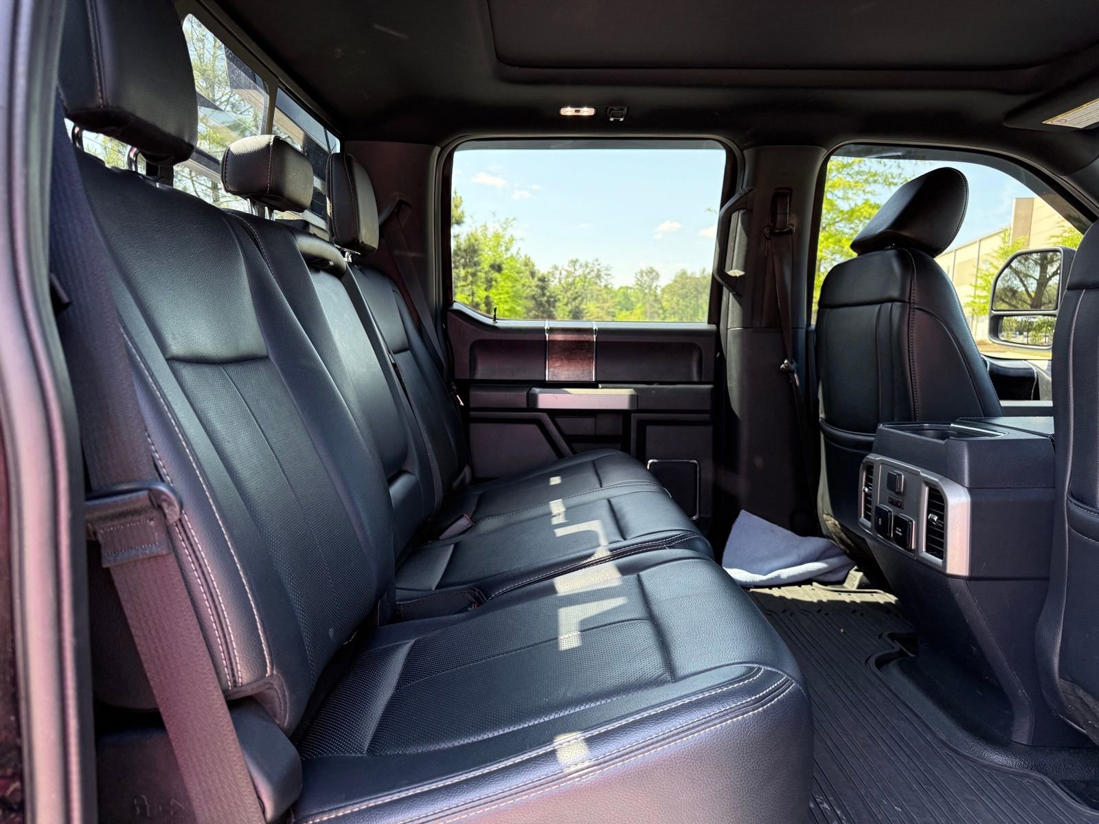 Used 2022 Ford F350 Lariat w/ Black Appearance Package AWD/4WD image 39