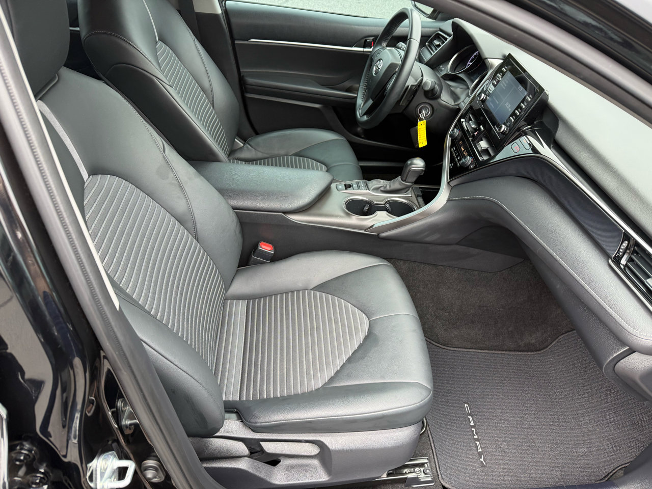 Used 2022 Toyota Camry SE image 17