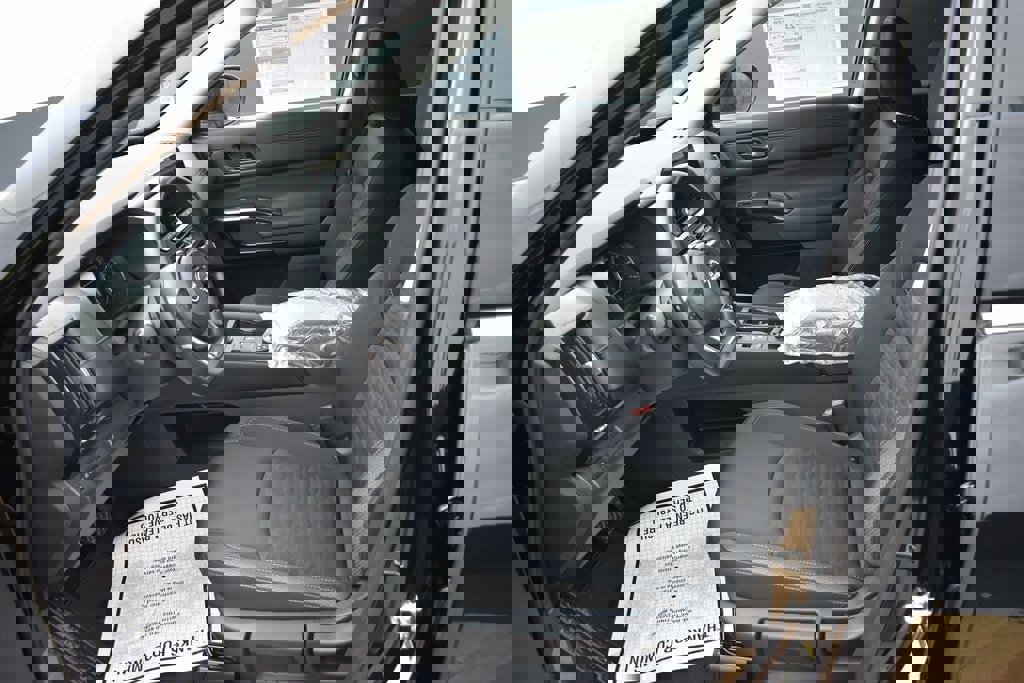 New 2025 Nissan Pathfinder S image 14