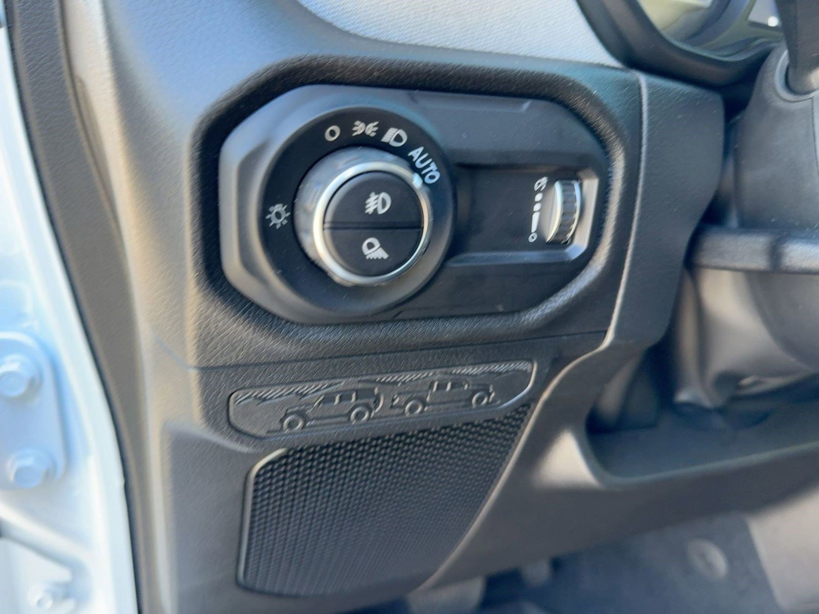 New 2025 Jeep Gladiator Sport image 18