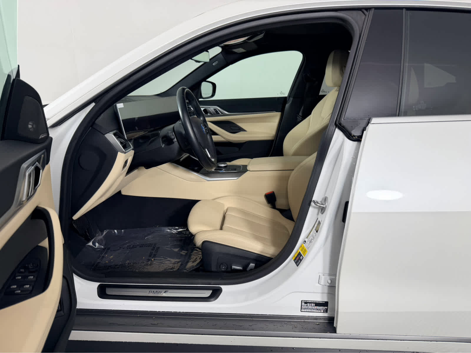 Certified 2023 BMW i4 eDrive35 w/ Premium Package image 9