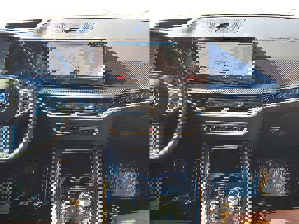 Used 2024 BMW X7 M60i w/ Executive Package image 17