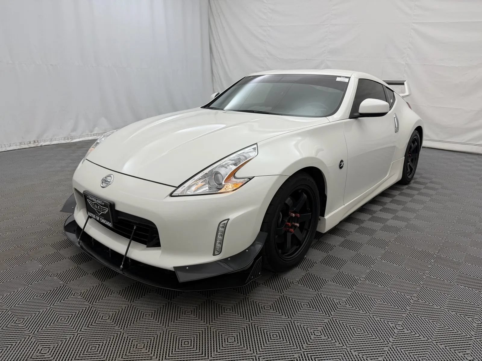 Used 2016 Nissan 370Z Coupe RWD image 2