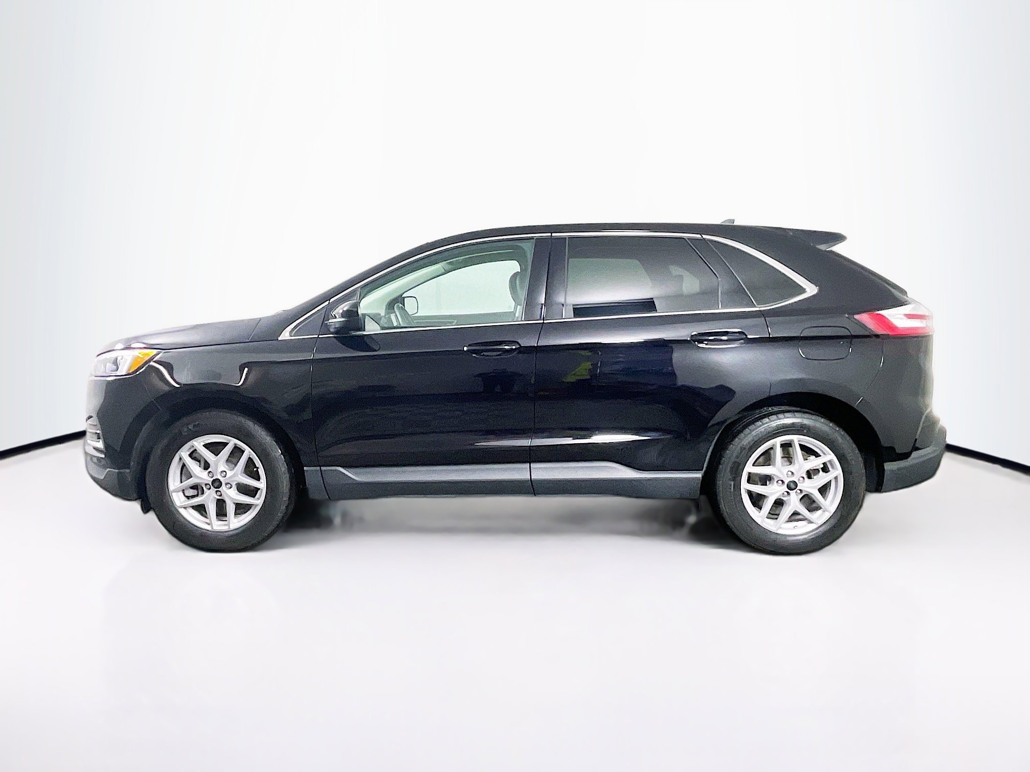 Used 2024 Ford Edge SEL image 4