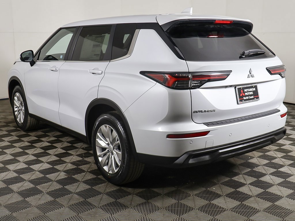 New 2026 Mitsubishi Outlander ES image 10