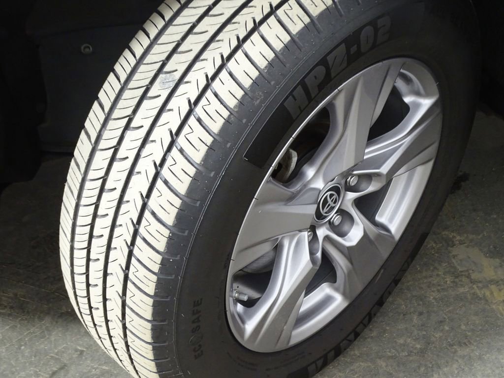 Used 2022 Toyota RAV4 LE image 38