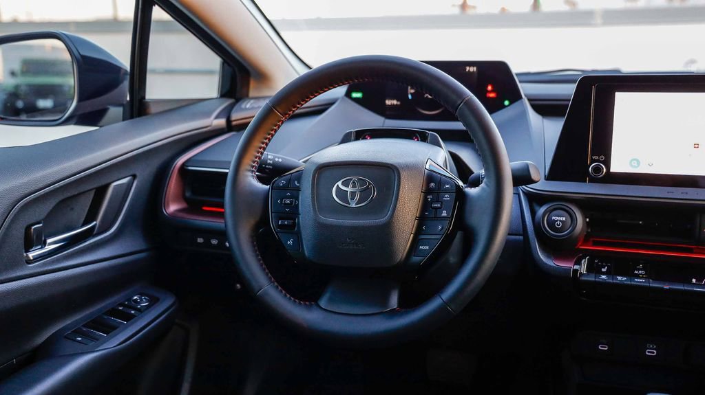 Used 2025 Toyota Prius Plug-In Hybrid image 18