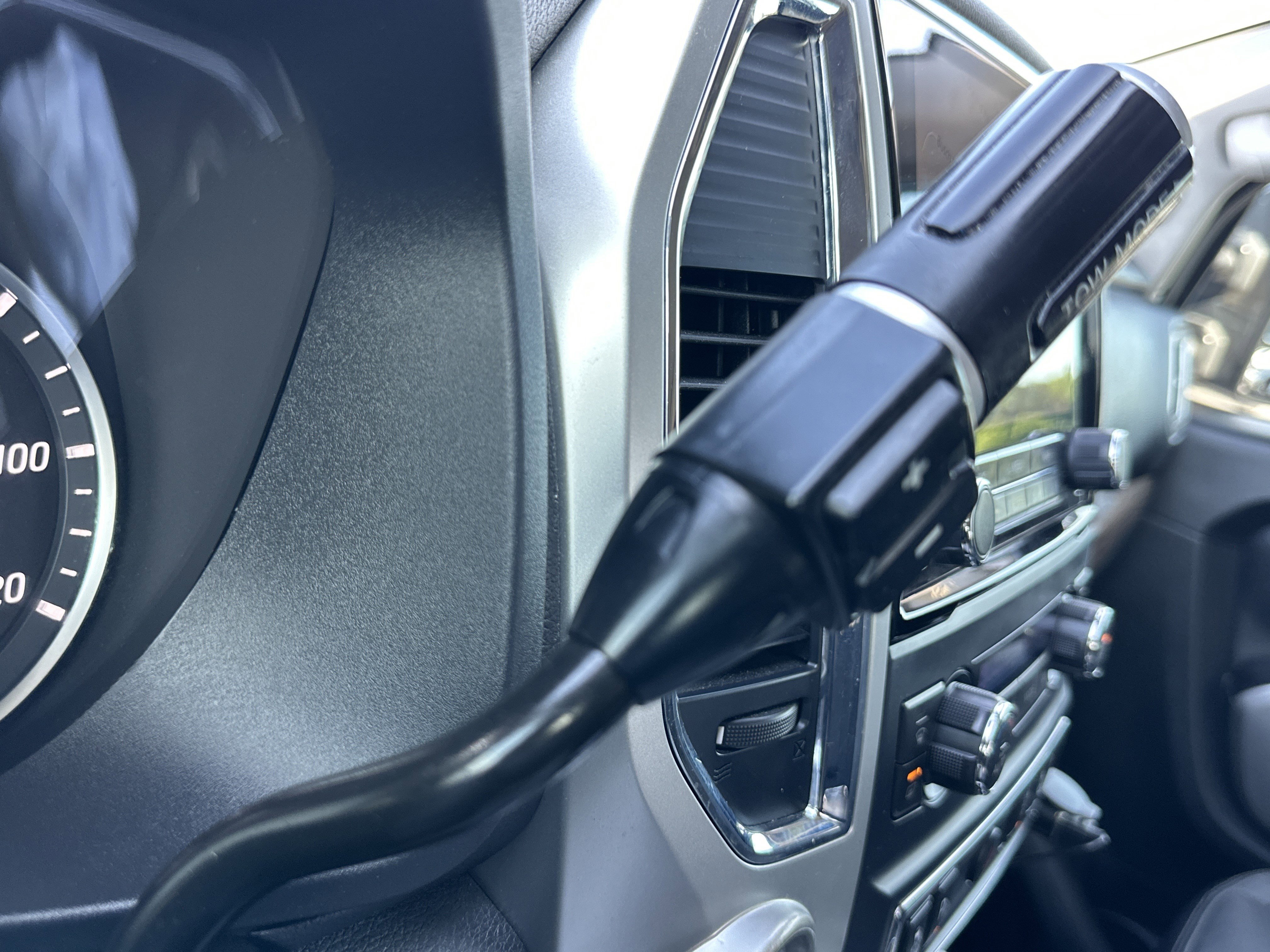 Used 2020 Nissan Titan SL w/ Moonroof Package RWD image 29